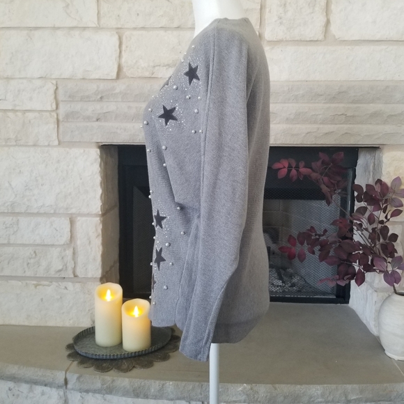 Gray Star Sweater - Picture 3 of 11